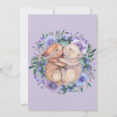 Twin Bunnies Paarse Floral Birthday Party nodigt u (Achterkant)