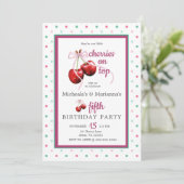 Twin Cherries op Top Cherry Pink Bow Verjaardag Kaart (Staand voorkant)