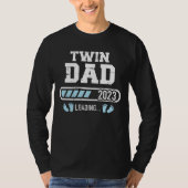 Twin dad 2023 loading for pregnancy announcement t-shirt (Voorkant)