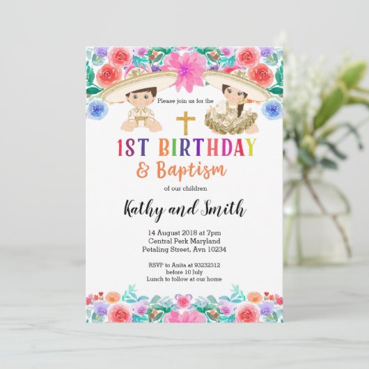 Twin Fiesta Verjaardag en Doop Uitnodiging (Staand voorkant)