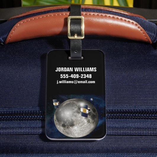 Twin Grail ruimtevaartuig in een baan om de maan. Bagagelabel (Voorkant Insitu 2)