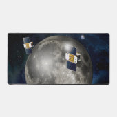 Twin Grail ruimtevaartuig in een baan om de maan. Bureaumat (Voorkant)