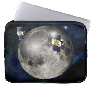 Twin Grail ruimtevaartuig in een baan om de maan. Laptop Sleeve