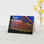 TWIN IS KLASSIEK, NET ALS RT. 66! FIJNE VERJAARDAG KAART (Gele Bloem)