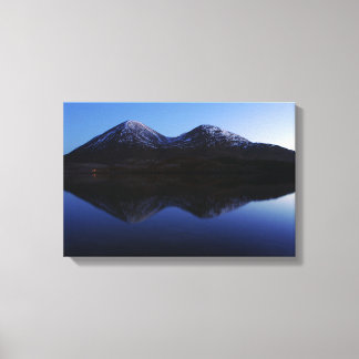 Twin Peaks Loch Slapin Isle of Skye Canvas Afdruk