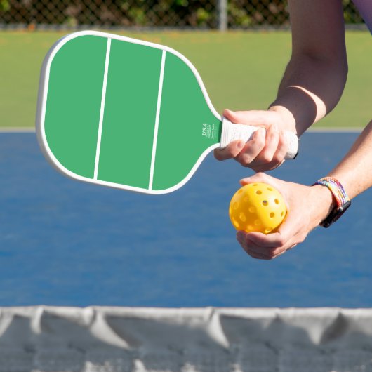 Twin Slanke Witte Strepen Zee Groene Achtergrond Pickleball Paddle (Insitu)