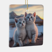 Twin Snowy Mountain Winter Kittens Keramisch Ornament (Rechts)