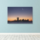 Twin Towers en Lady Liberty bij zonsondergang Canvas Afdruk (Insitu (Houten vloer))