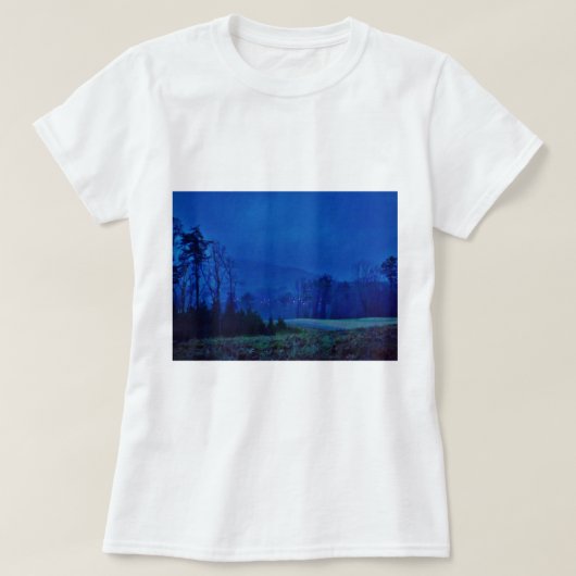 Twinkellichten in een blauw gebergte t-shirt (Design voorkant)