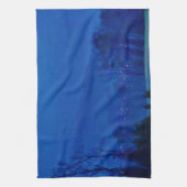 Twinkellichten in een blauw gebergte theedoek (Verticaal)