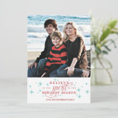 Twinkle Red Script & Blue Stars Holiday Photo Card Feestdagenkaart (Staand voorkant)
