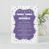 Twinkle Twinkle Baby Sprinkle paarse uitnodigingen (Staand voorkant)