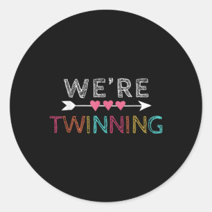 Twinning met mijn Bestie Shirt Kinder pijl waren t Ronde Sticker