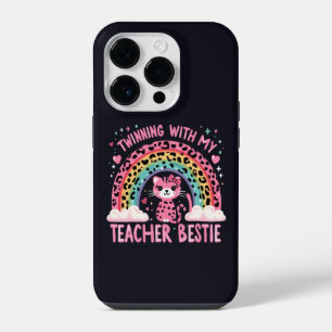 Twinning Met Mijn Leraar Vriendin Regenboog Kat Li iPhone 14 Plus Hoesje