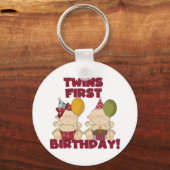 Twins 1e Verjaardag Jongen/Meisje T-shirts en Gift Sleutelhanger (Voorkant)