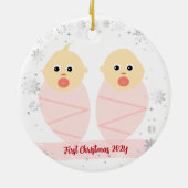 Twins Baby Meisjes 1e Kerstmis Als peetouders 2 Fo Keramisch Ornament (Achterkant)