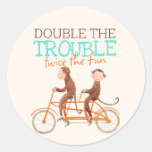 Twins Baby shower Schattige Monkey Double Trouble Ronde Sticker (Voorkant)