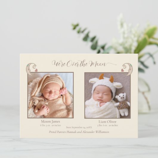 Twins Birth Announounding over de Moon Photo Card Aankondiging (Staand voorkant)
