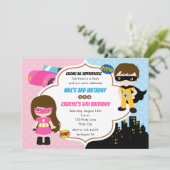 Twins Birthday Invitations (Superheld Boy Girl) Kaart (Staand voorkant)