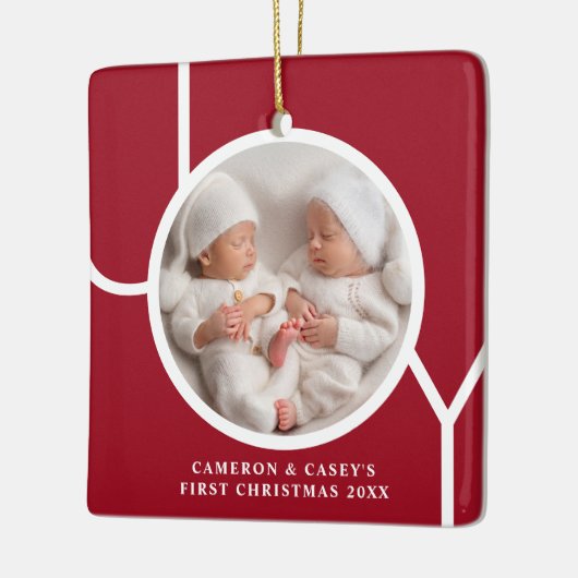 Twin's eerste aangepaste kerstfoto rood keramisch ornament (Links)
