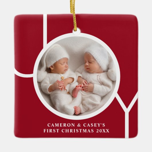 Twin's eerste aangepaste kerstfoto rood keramisch ornament (Voorkant)