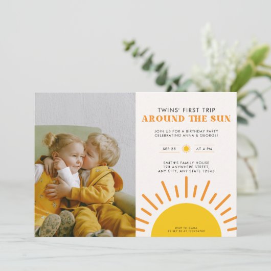 TWINS Eerste reis rond de eerste verjaardag van de Kaart (Staand voorkant)