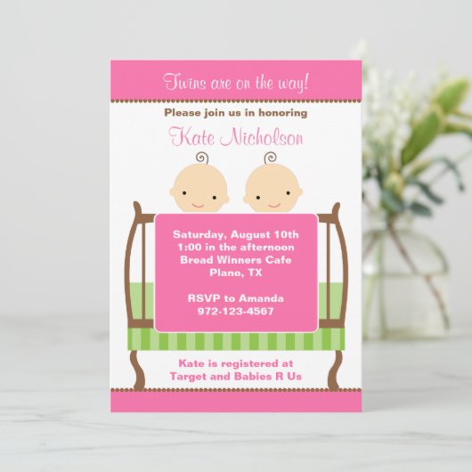 Twins in Pink Wieg Invitations Kaart (Staand voorkant)