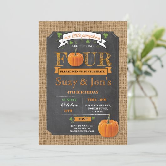 Twins Pumpkin 4TH 4 Vierde 4 Birthday Party Invite Kaart (Staand voorkant)