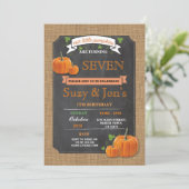 Twins Pumpkin Any Age Birthday Party Invitation Kaart (Staand voorkant)