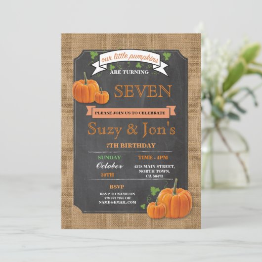 Twins Pumpkin Any Age Birthday Party Invitation Kaart (Staand voorkant)