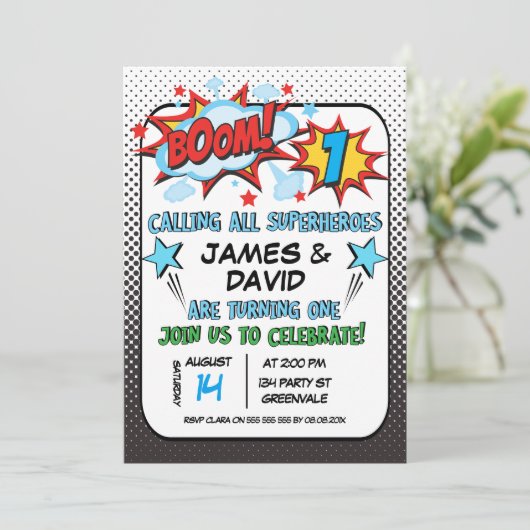 Twins Superheld 1e verjaardag Uitnodiging (Staand voorkant)