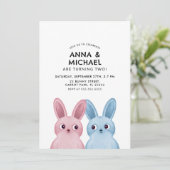 Twins Verjaardag met blauwe en roze konijnen Kaart (Staand voorkant)