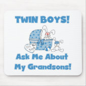 Twins-Vraag over mijn kleinzonen Tshirts en gesche Muismat (Voorkant)