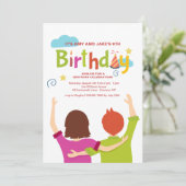 Twins Waving Invitation Kaart (Staand voorkant)