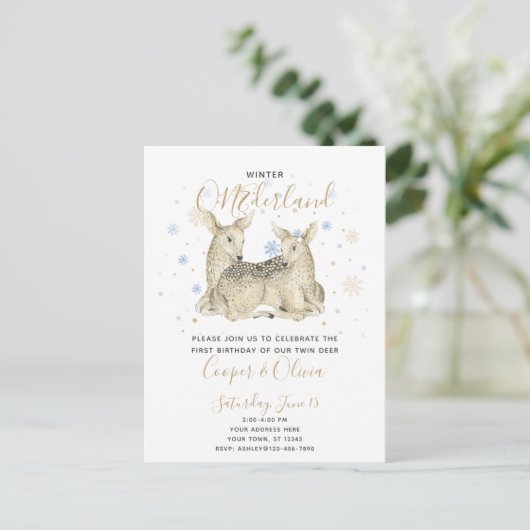 Twins Winter ONEderland Deer Baby's 1ste verjaarda Uitnodiging Briefkaart (Staand voorkant)