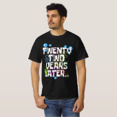 Twintig jaar later, grappig 22ste verjaardagsfeest t-shirt (Voorkant volledig)