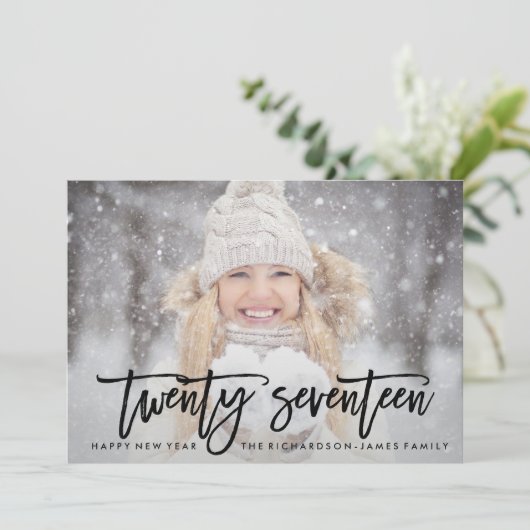 Twintig zeventien | Trendy Typografie met foto Feestdagenkaart (Staand voorkant)