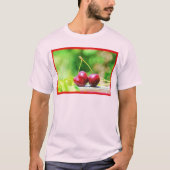 "Two Cherries Fruit" Cute Photo. Bestel nu T-shirt (Voorkant)