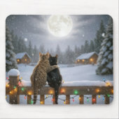 Two Christmas Cats Snuggling on a Snowy Fence Muismat (Voorkant)