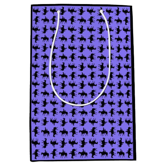 Two Cowboys on Horseback Silhouettes - Periwinkle  Medium Cadeauzakje (Voorkant)