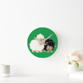 Two Cute Cartoon Sheep Ronde Klok (Huis)