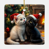 Two cute Christmas kitten with Santa hats Keramisch Ornament (Achterkant)