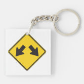 Two Downward Arrows Warning Road Sign Sleutelhanger (Achterkant)