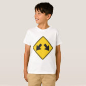 Two Downward Arrows Warning Road Sign T-shirt (Voorkant volledig)