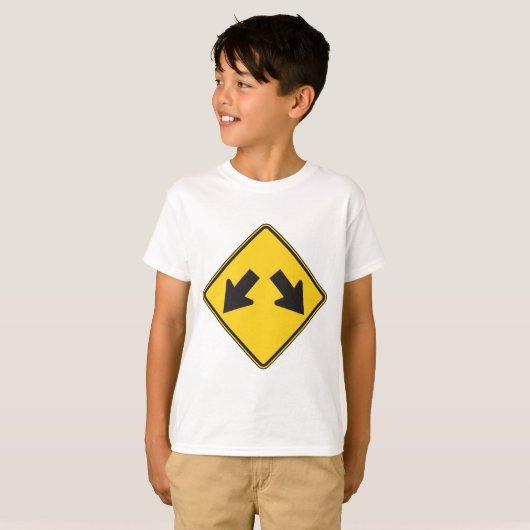 Two Downward Arrows Warning Road Sign T-shirt (Voorkant volledig)