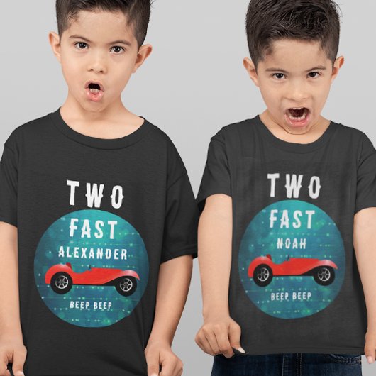 TWO FAST Klassieke rode auto  Kinder Shirts