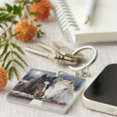 Two Horses on a Snowy Farm Under the Moon Sleutelhanger (Voorkant Rechts)