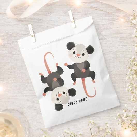 Two Lying Opossums, Custom Birthday Date Bedankzakje (Geknipt)