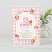 Two Sweet Strawberry 2nd Birthday Invitation Kaart (Staand voorkant)