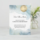 Two the Moon Verjaardag Uitnodiging Meisje Blauw (Staand voorkant)